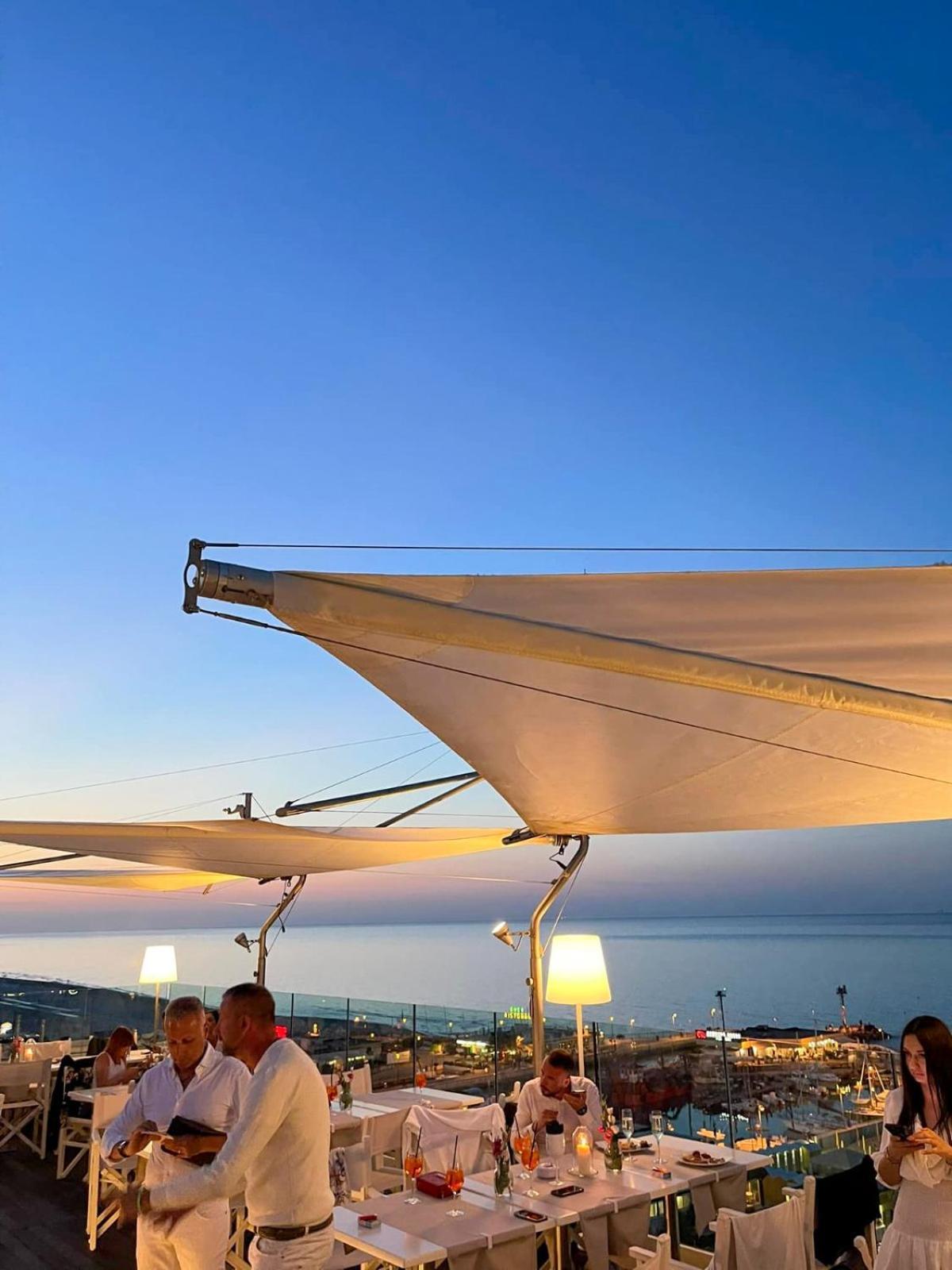 Hotel Lungomare Riccione Exterior foto